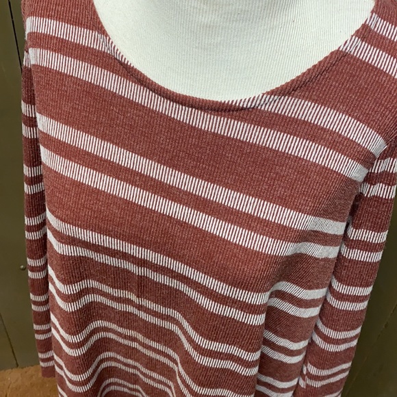 Open Shoulder Dress Shirt - Picture 3 of 6